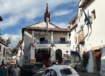 mexico/taxco/shop/joyeria-casa-roja
