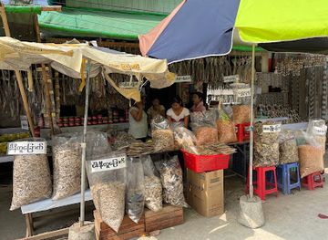 myanmar-burma/ngwe-saung-beach/shop/san-tha-ta