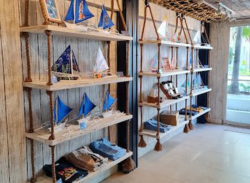 philippines/boracay/station-1/shop/paraw-world-boracay