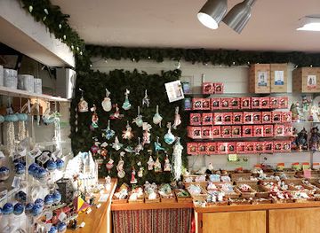 massachusetts/martha-s-vineyard/shop/christmas-cottage