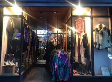 france/marseille-calanques/shop/out-of-space-vintage-shop
