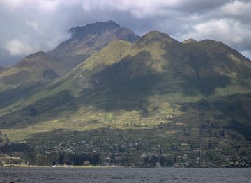 ecuador/imbabura-region/shop/simon-bolivar-park