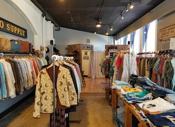 maine/rockland/shop/curator-consignment