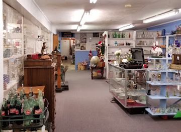 missouri/table-rock-lake/shop/two-sisters-antiques-and-treasures