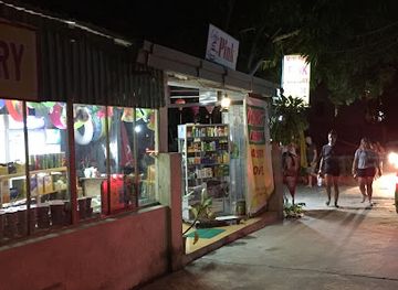vietnam/hoi-an/an-bang-beach/shop/mini-mart-pink-laundry-coffee