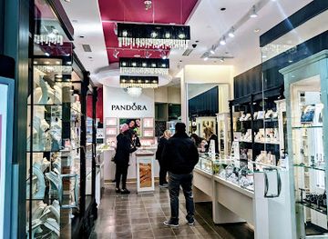 canada/niagara-falls/fallsview/shop/presents-niagara