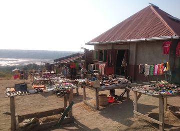 uganda/queen-elizabeth-national-park/shop/viewpoint-of-salt-pans