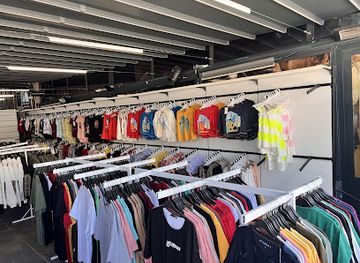 turkiye/pamukkale/shop/ayakkabi-ve-giyim-dunyasi-fabrika-satis-magazasi