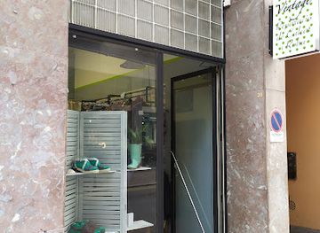 spain/girona/eixample/shop/vintage