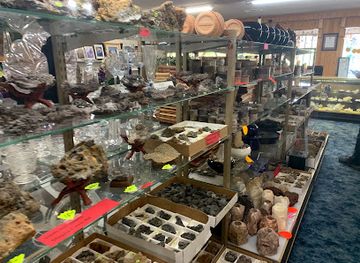 arkansas/ouachita-national-forest/shop/fiddler-s-ridge-rock-shop