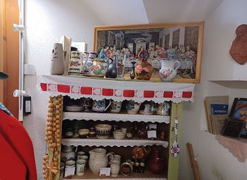 austria/mostviertel/shop/henry-laden-die-second-hand-boutique-des-roten-kreuzes