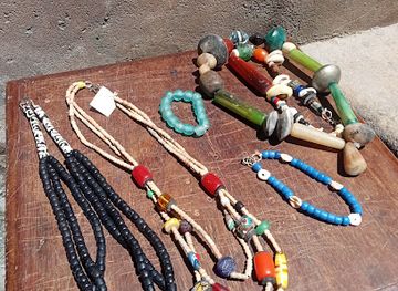 kenya/lamu/shop/ogres-beads-workshop