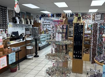 arizona/petrified-forest-national-park/shop/tribal-gift-and-rock-shop