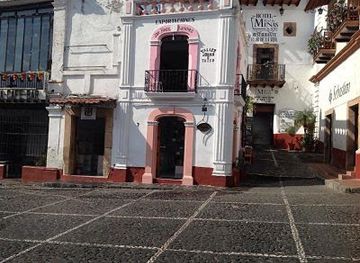 mexico/taxco/shop/ezequiel-tapia-silver-jewelry