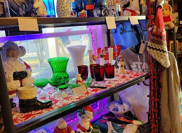 illinois/elgin/shop/thrift-and-gift-house