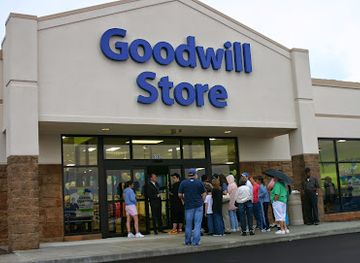 indiana/fishers/shop/goodwill-store