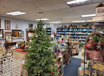 missouri/independence/shop/chenal-thrift-store