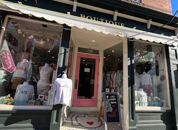 rhode-island/newport-coastline/shop/pink-pineapple