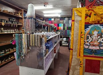 bhutan/paro/shop/la-dren-crafts