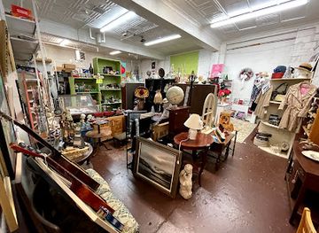 connecticut/west-hartford/shop/three-ladies-antiques