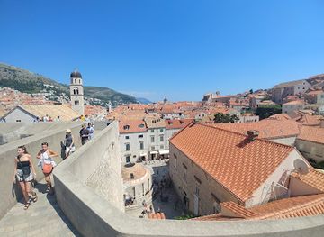 croatia/dalmatia/shop/dubrovnik-treasures-jewelry-store-adriatic-coral-pearls-semi-precious-stones