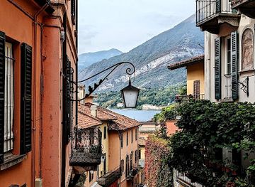 italy/lake-como/shop/azalea-silk-of-como-bellagio