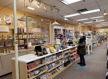 iowa/ames/shop/carolyn-s-hallmark-shop