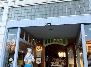 north-carolina/hendersonville/shop/moonshine-and-magnolias