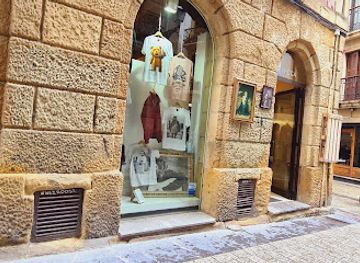 spain/san-sebastian/parte-vieja-old-town/shop/wicca-store