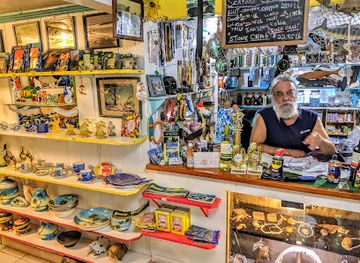 the-bahamas/eleuthera/shop/rebecca-s-beach-shop