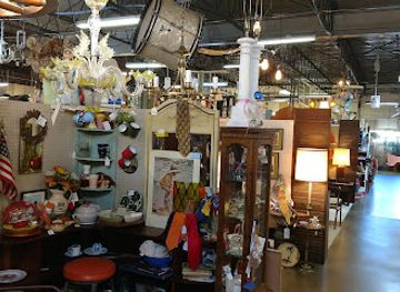 missouri/st-louis/forest-park/shop/the-green-shag-market