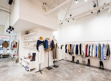 canada/halifax/shop/oiamoda-j-fashion-boutique