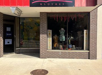 iowa/waterloo/shop/2kuteklothes