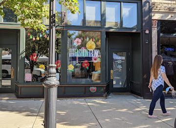 illinois/springfield/shop/itty-bitty-fashion-trunk