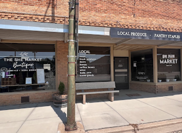 iowa/loess-hills/shop/she-market-boutique