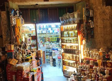 qatar/doha/souq-waqif/shop/al-madhkhan-ladies-requirements-perfume