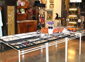 italy/bologna/shop/vintage-boutique-by-silvia-fini-www-finisilvia-com