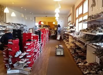 hungary/western-transdanubia/shop/dr-lupo-shoes