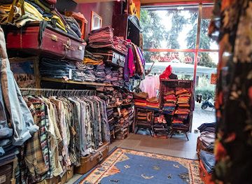 greece/thessaloniki/ano-poli/shop/oldd-fashion-vintage-clothing