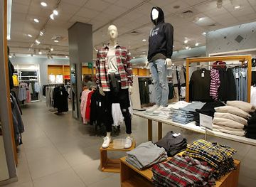 israel/nazareth/shop/h-m