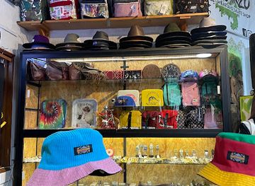 mexico/oaxaca/shop/el-cuarzo-store-smoke-shop-tabaqueria-vape-skate-shop-graffiti-shop-street-wear-store