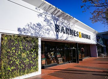 north-carolina/raleigh/shop/shops-at-village-district