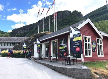 norway/geirangerfjord/shop/explore-geiranger