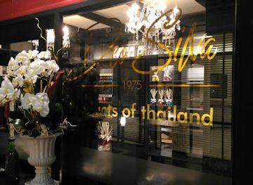 thailand/hua-hin/cicada-market/shop/deo-silva-1975-huahin