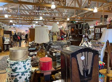 connecticut/central-connecticut/shop/the-past-antiques-marketplace-at-nature-s-art-village