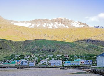iceland/seydisfjordur/shop/tourist-photo-spot