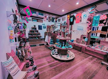 maldives/vaavu-atoll/shop/dhiggiri-souvenir-shop