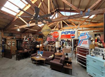 illinois/little-egypt/shop/warehouse-antique-mall-marion-il