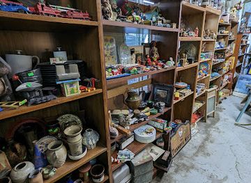 north-carolina/hendersonville/shop/junk-and-disorderly-resale