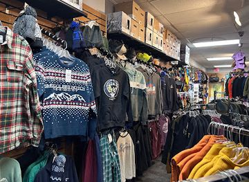 vermont/smugglers-notch-state-park/shop/three-mountain-outfitters